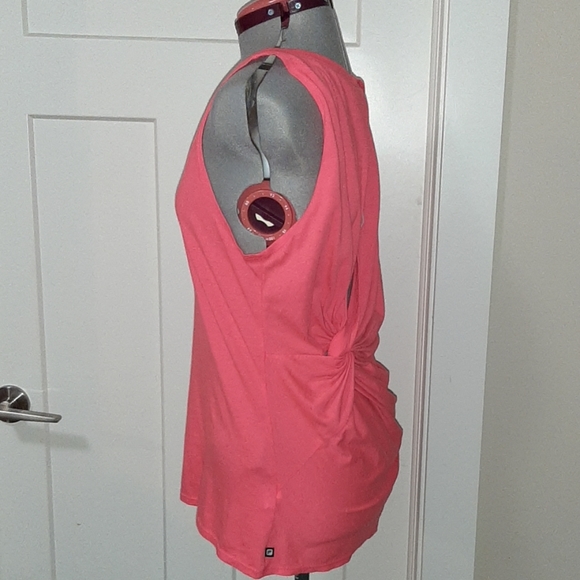 NWT FABLETICS Pink Athletic Top Large - Picture 2 of 4